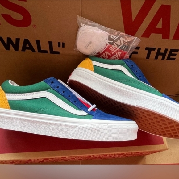 Vans Shoes - 🔥 NWT Old Skool Suede Mens Size 10.5 Womens Size 12. In the original box.